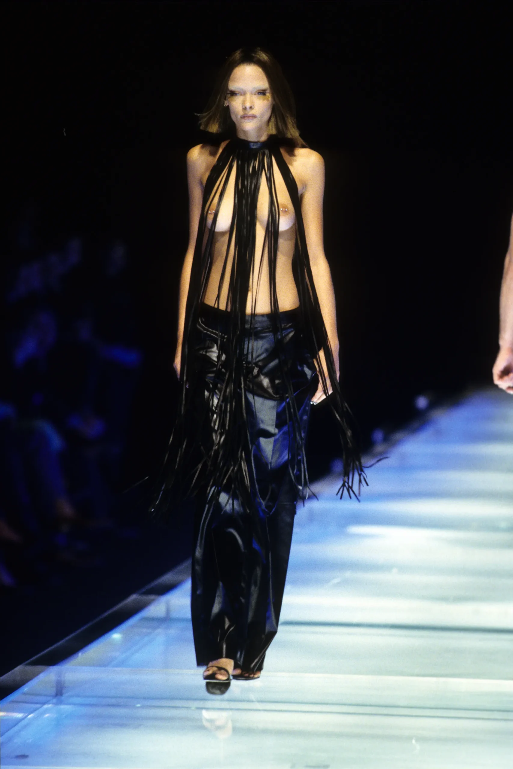 , The Death of Y2K Fashion and Return to 90s Minimalism, Liminul Magazine