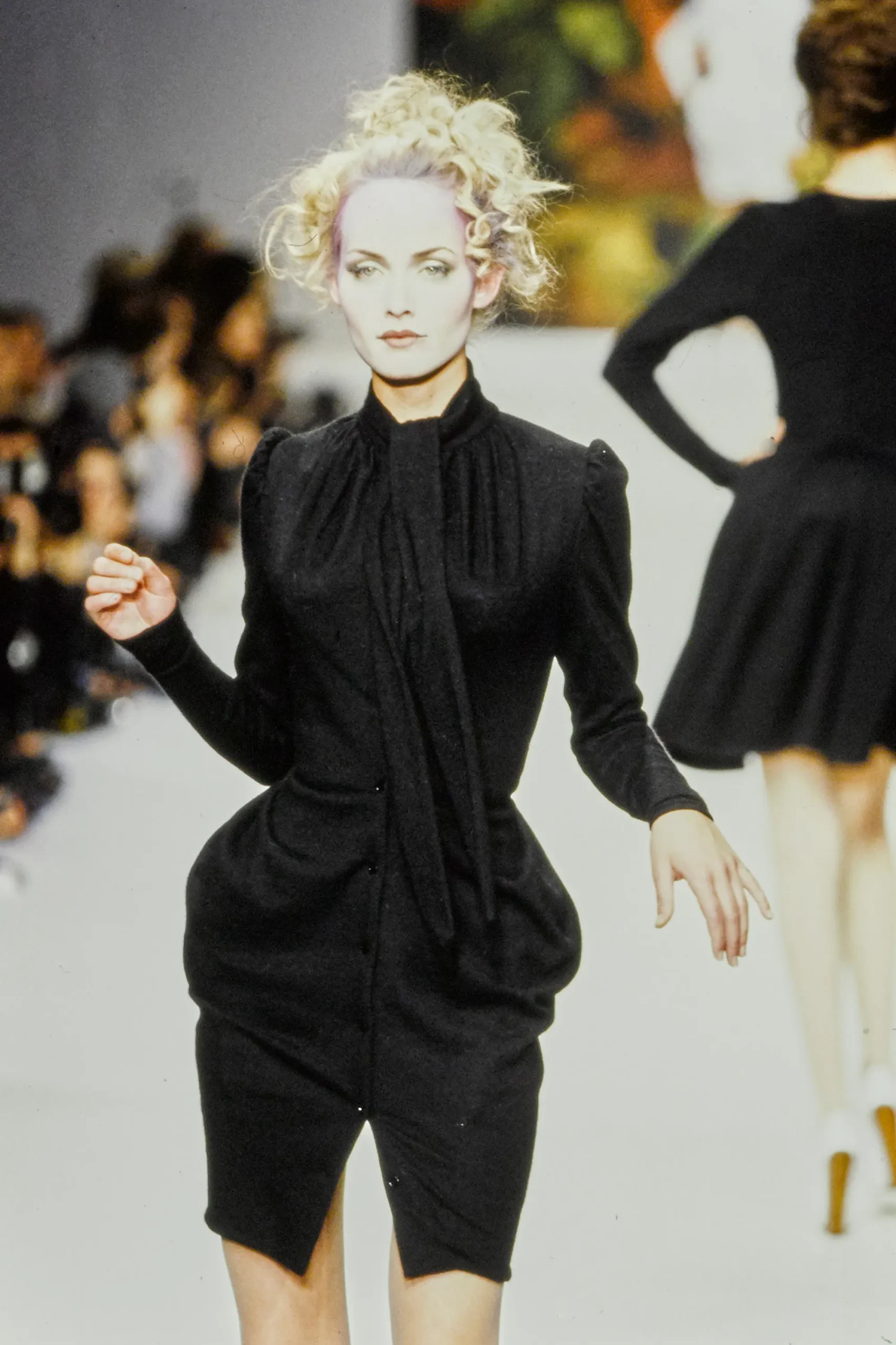 , The Death of Y2K Fashion and Return to 90s Minimalism, Liminul Magazine