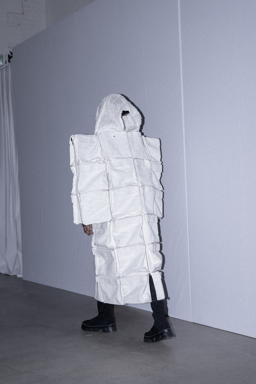 , DZHUS AW23: Metamorphosis on the Runway at Berlin Fashion Week, Liminul Magazine