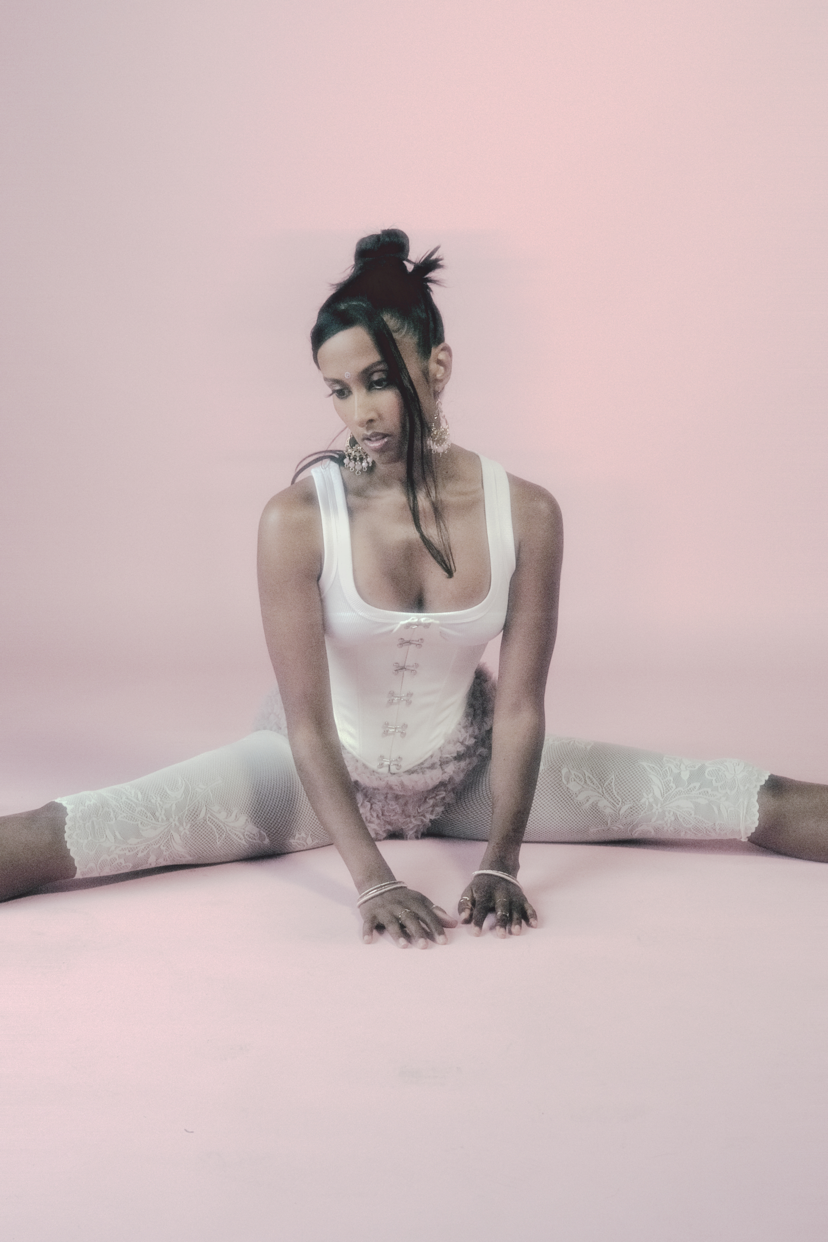 , Anjulie Unscripted: The Evolution of a Pop Chameleon, Liminul Magazine